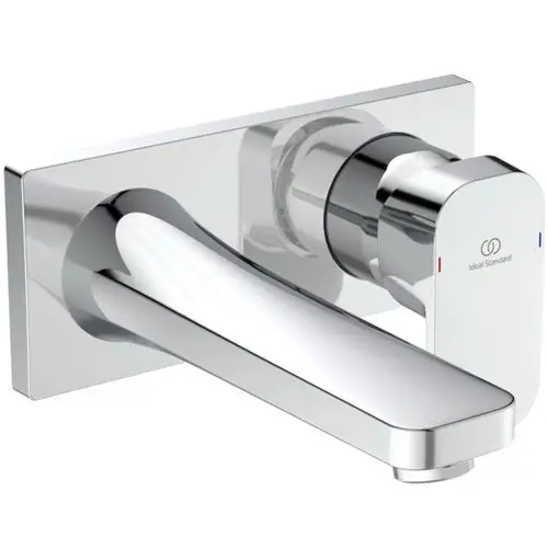 Wandmontierte Armatur von Ideal Standard mit chromierter Oberfläche, gerade Auslauf und Bedienungselement für Warm- und Kaltwasser.
